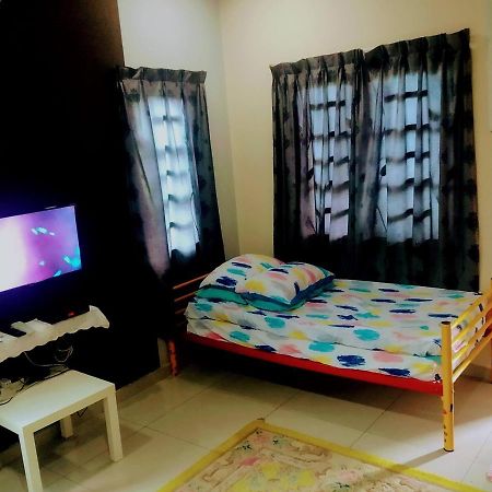 Hma Guesthouse เซปัง ภายนอก รูปภาพ